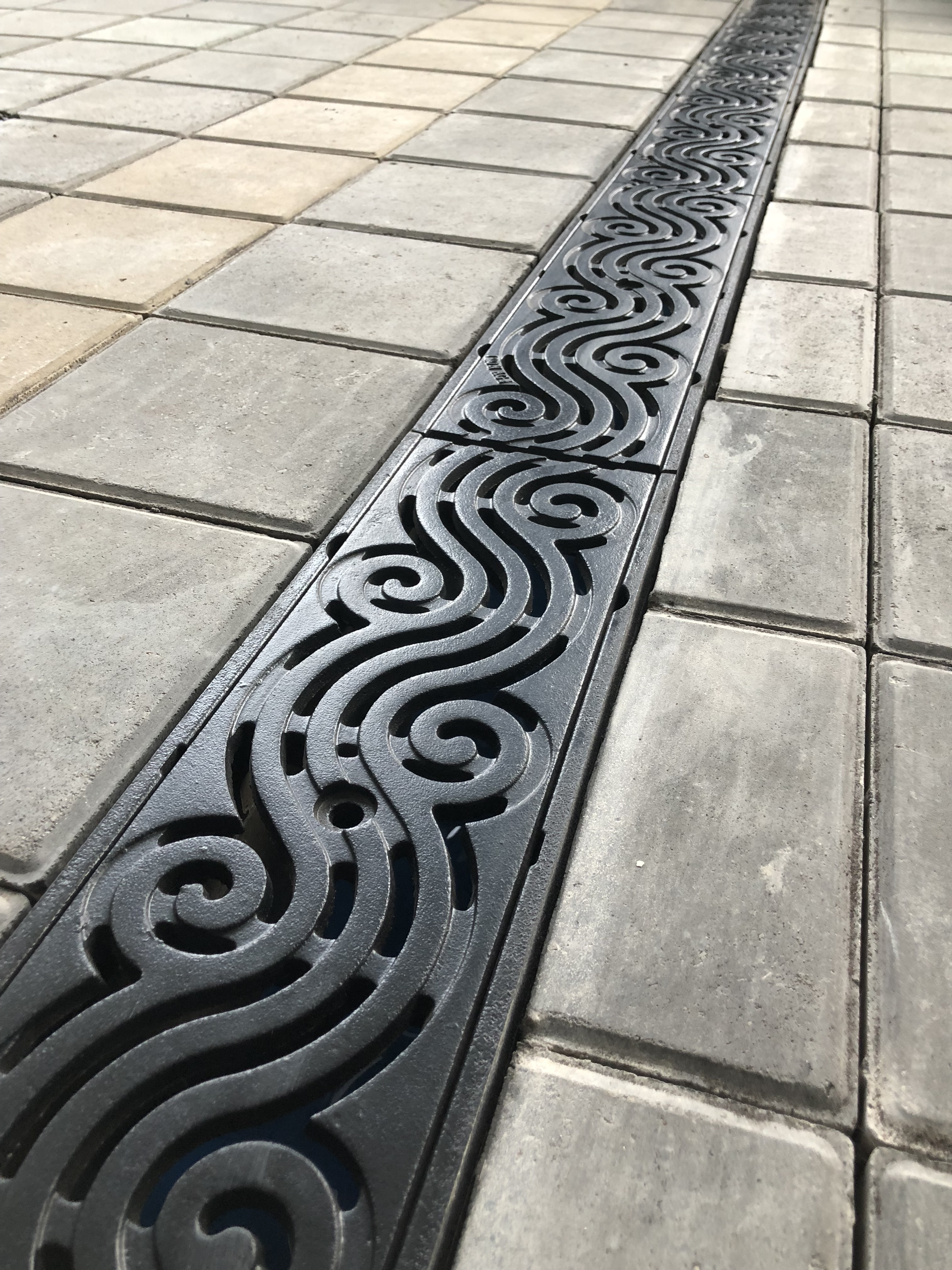 住宅庭院排水選用樹脂線性排水溝簡潔美觀